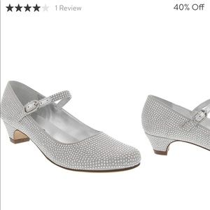 Nordstrom brand Nina size 1 1/2 silver heel